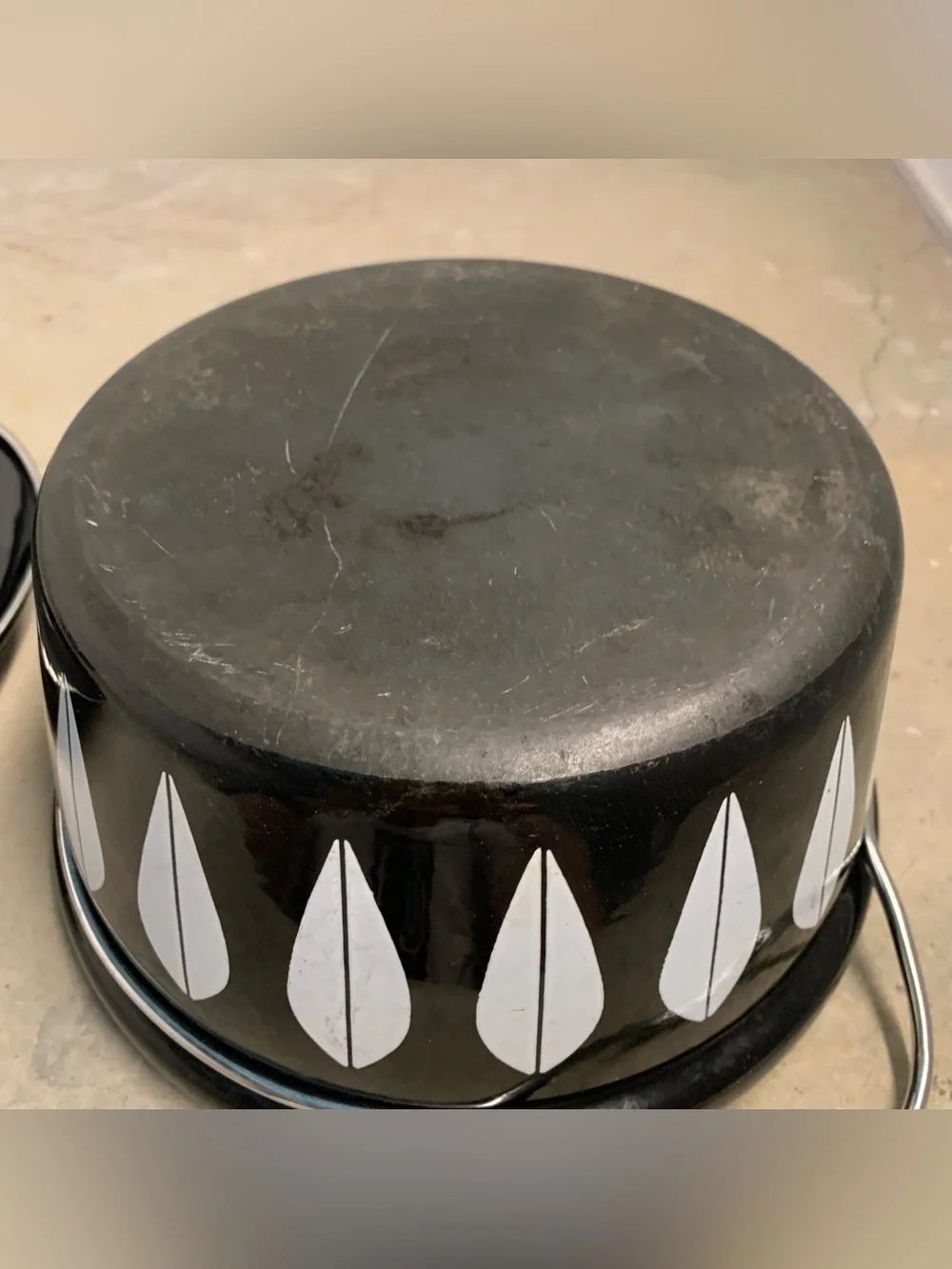 Cathrineholm Lotus Black Enamel Dutch Oven Casserole Pot With Handles and Lid